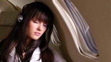 7 Tips Agar Tidur Nyenyak di Pesawat, Lebih Nyaman